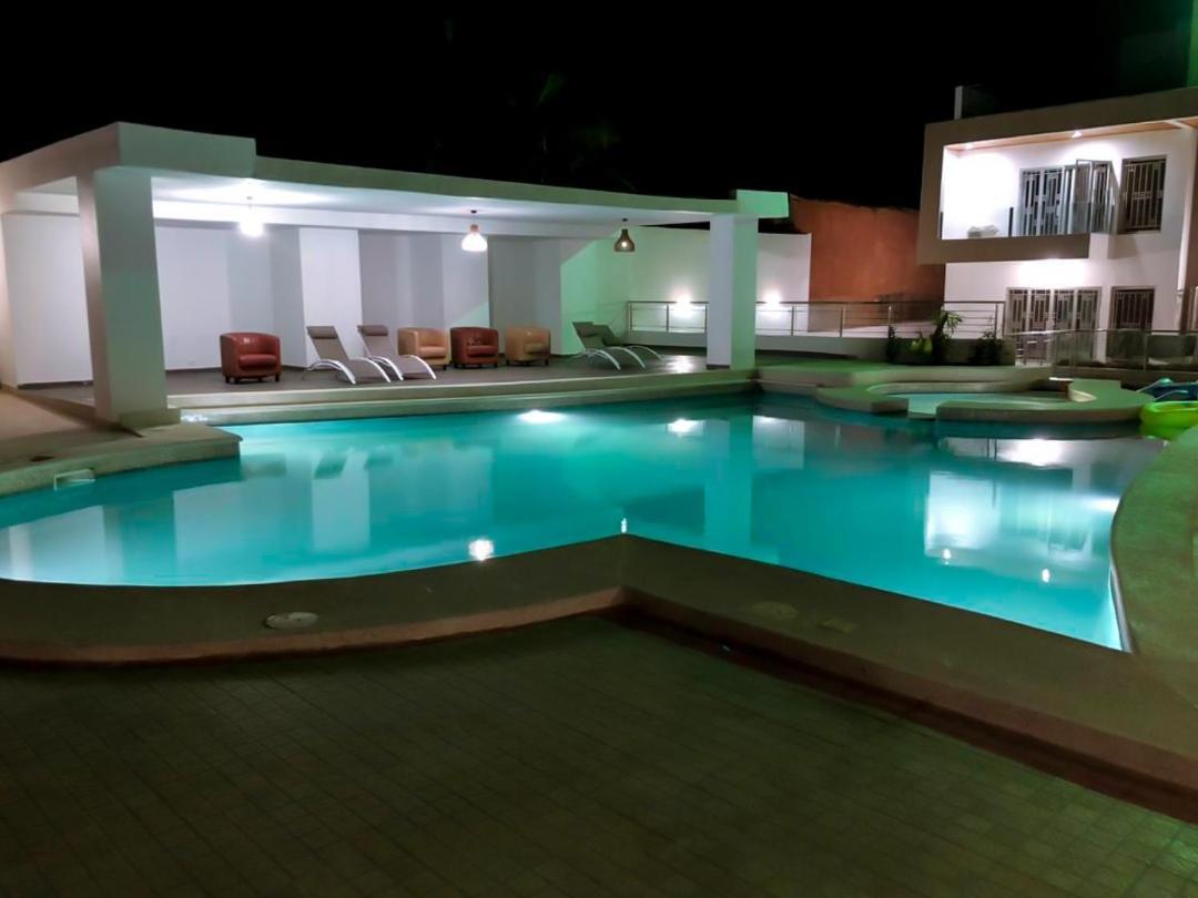 Villa Somone Pied Dans L'Eau Exterior foto